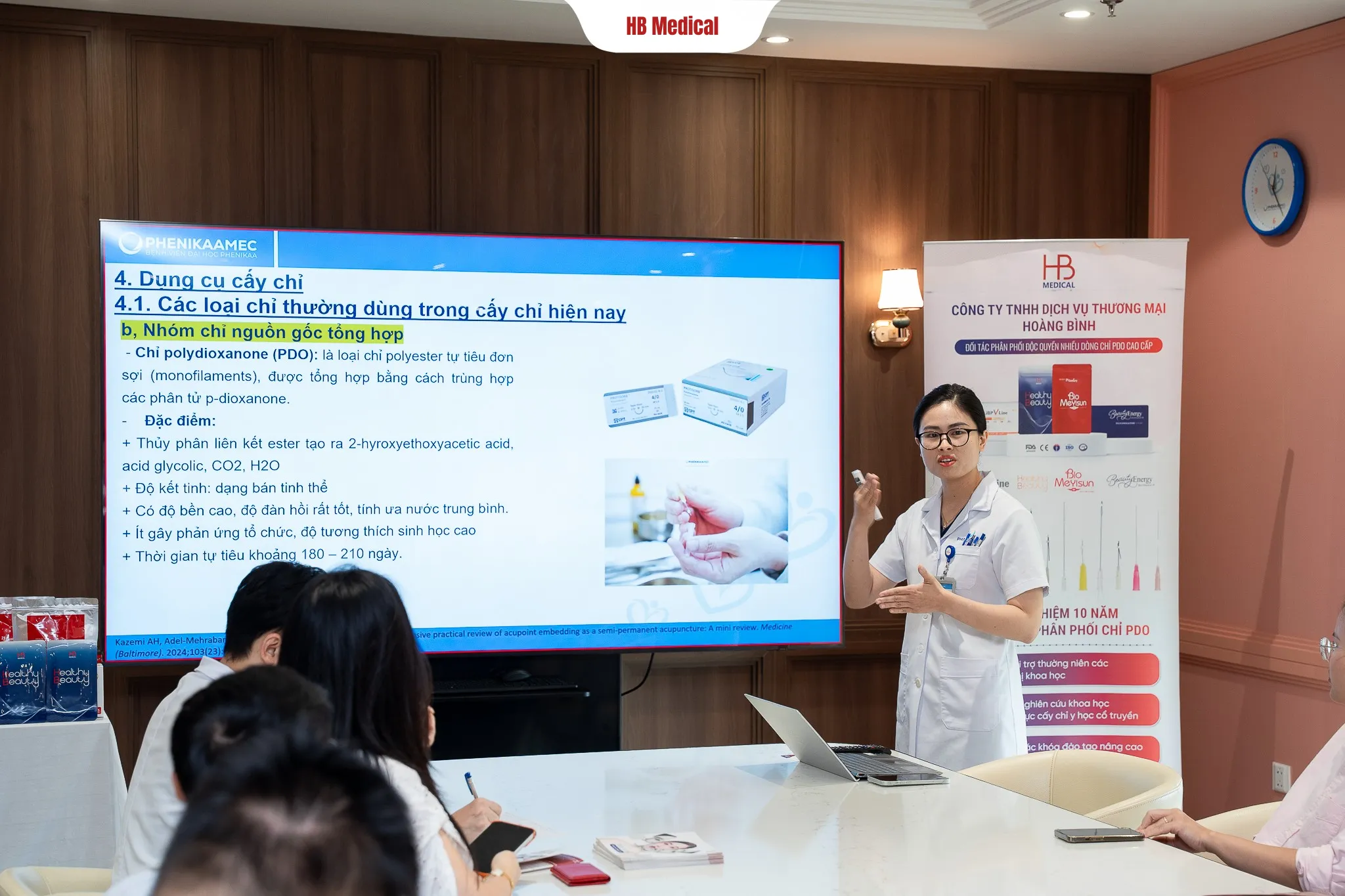 Đại diện buổi diễn thuyết của bệnh viện Phennikaa