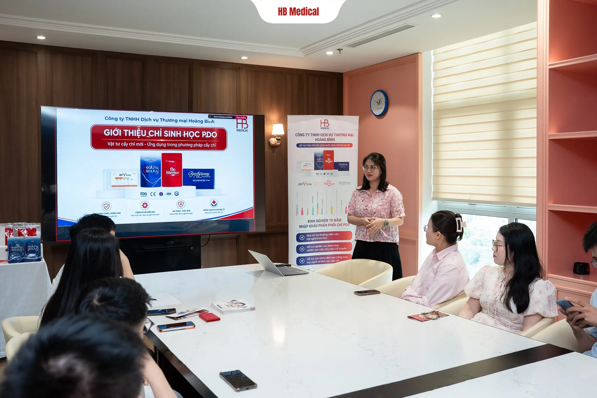 Hoàng Bình cũng góp mặt trong buổi hội thảo