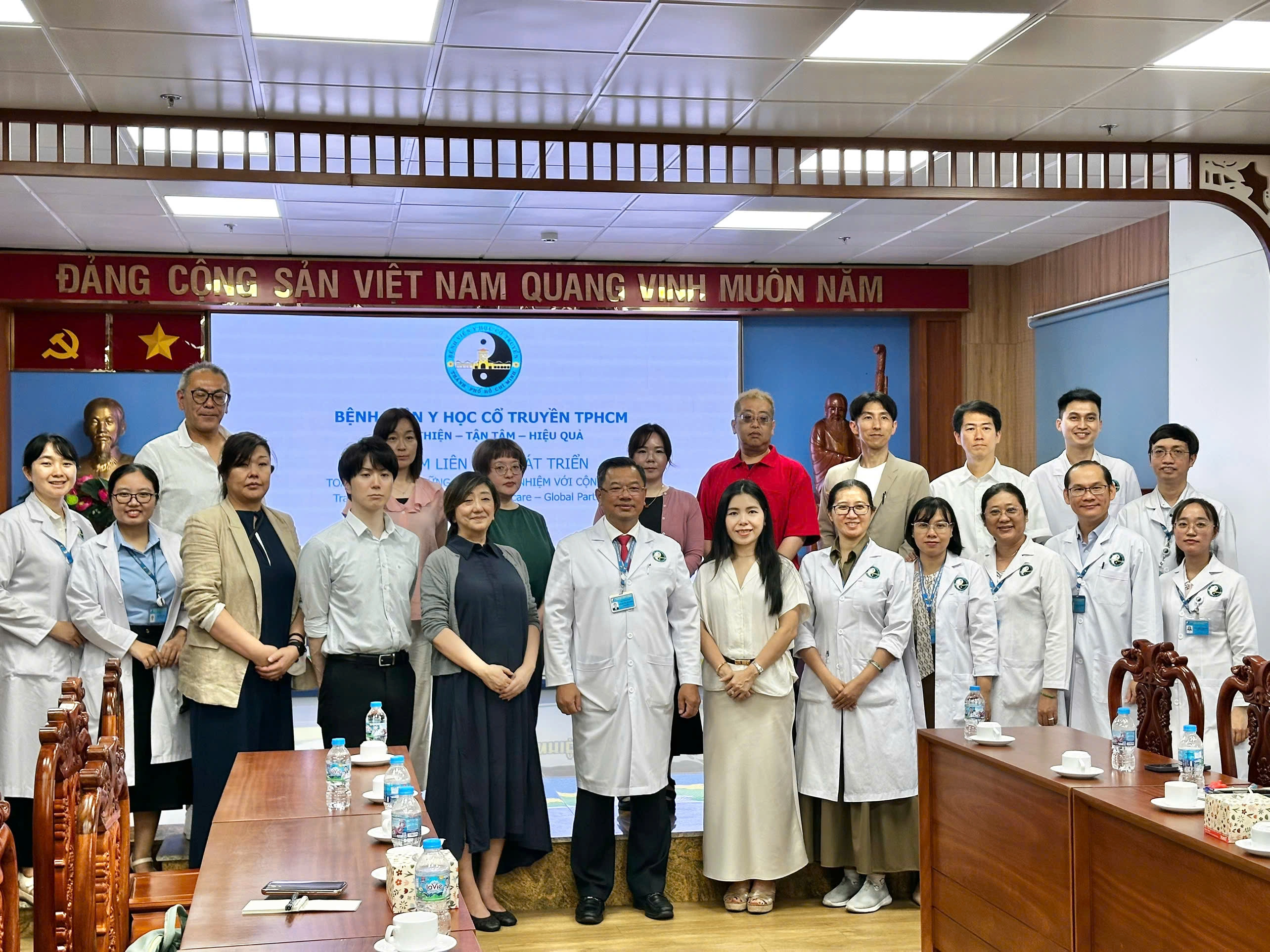 HOÀNG BÌNH X GRACE CREA – KẾT NỐI LAN TỎA GIÁ TRỊ CẤY CHỈ SINH HỌC CAO CẤP ĐẾN KHÁCH HÀNG QUỐC TẾ