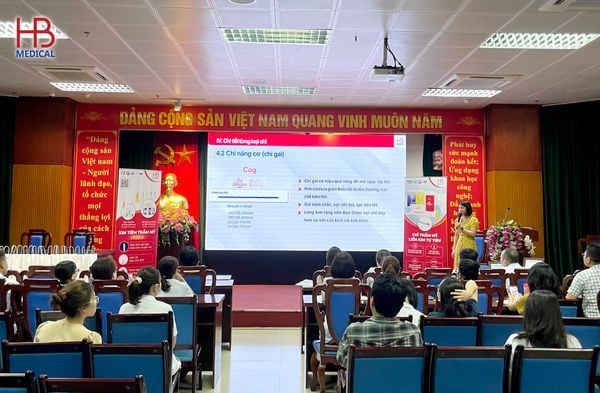HB Medical giới thiệu chỉ thẩm mỹ tới học viên khóa học BV Da liễu Trung ương
